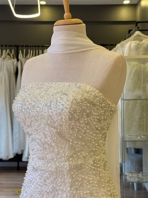 Lenta Wedding Beyaz İncili Dantel Kaplama Straplez Şal Detaylı Uzun Kalem Nişan ve Gece Elbisesi