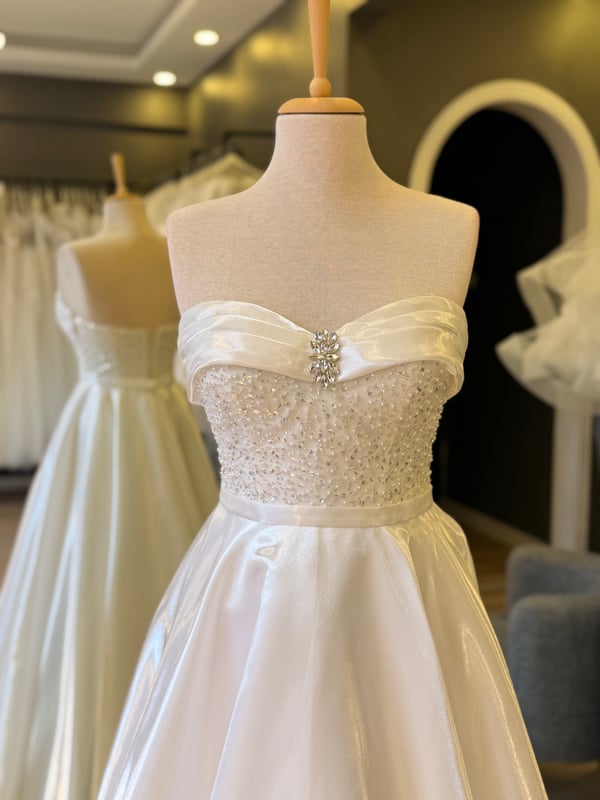 Lenta Wedding Beyaz Lizbon Drape ve Taş Detaylı Kalp Yaka Maxi Boy Abiye Nişan ve Gece Elbisesi