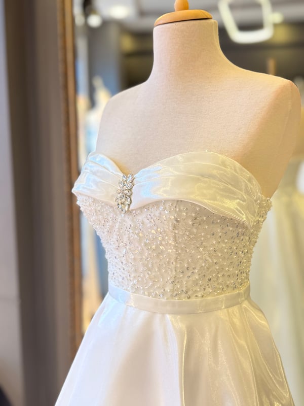 Lenta Wedding Beyaz Lizbon Drape ve Taş Detaylı Kalp Yaka Maxi Boy Abiye Nişan ve Gece Elbisesi