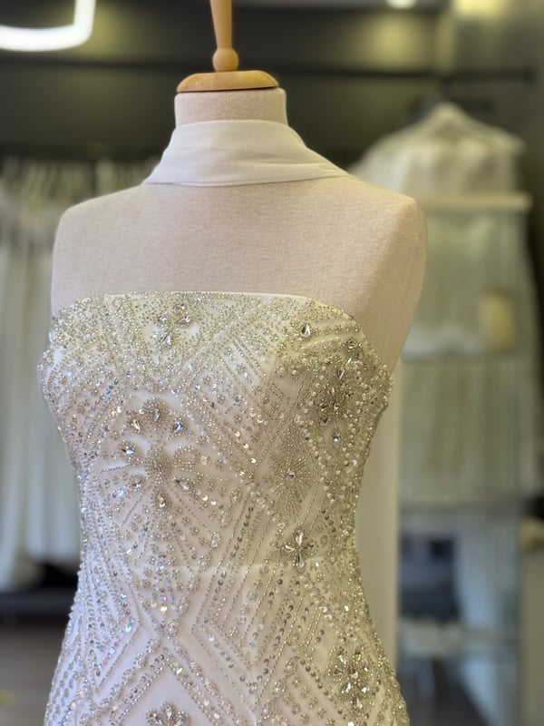 Lenta Wedding Beyaz Taş İşlemeli Dantel Kaplama Straplez  Şal Detaylı Uzun Kalem Nişan ve Gece elbisesi
