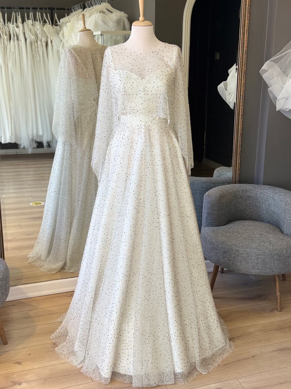 Lenta Wedding Kırık Beyaz Renkli Taşlı Pelerinli Kalp Yaka Maxi Boy Nişanlık ve Gece Elbisesi