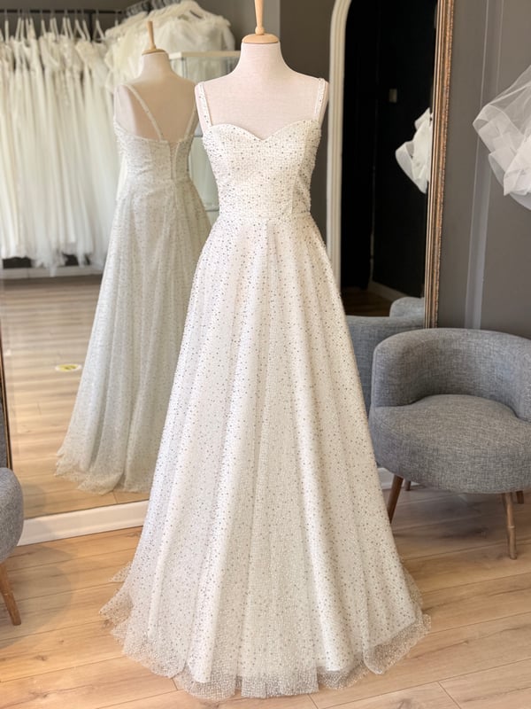 Lenta Wedding Kırık Beyaz Renkli Taşlı Pelerinli Kalp Yaka Maxi Boy Nişanlık ve Gece Elbisesi