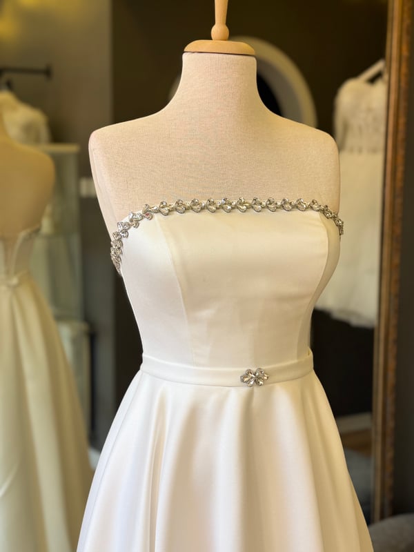 Lenta Wedding Straplez Yaka Taş Detaylı Beyaz Midi Boy Saten Gece ve Nikah Elbisesi