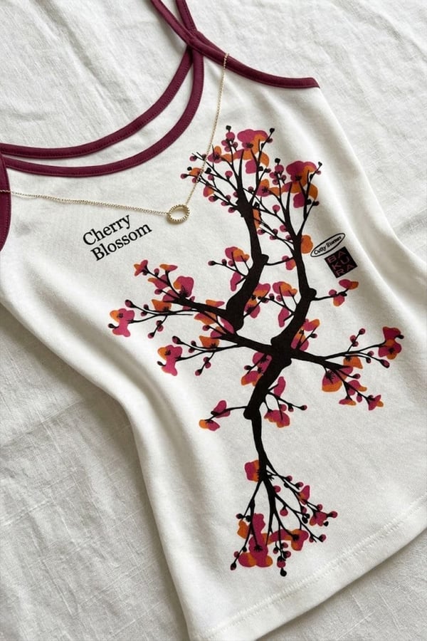 Beyaz Cherry Blossom Kırmızı Şerit Yaka Y2K Kısa Kollu Crop
