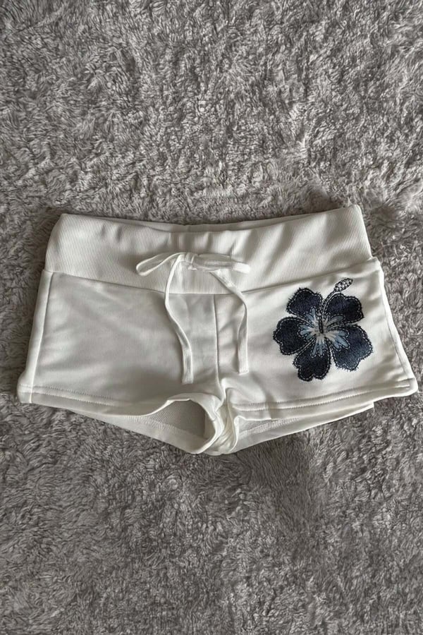 Beyaz Lacivert Hibiskus Çiçeği İpli Y2K Mini Şort