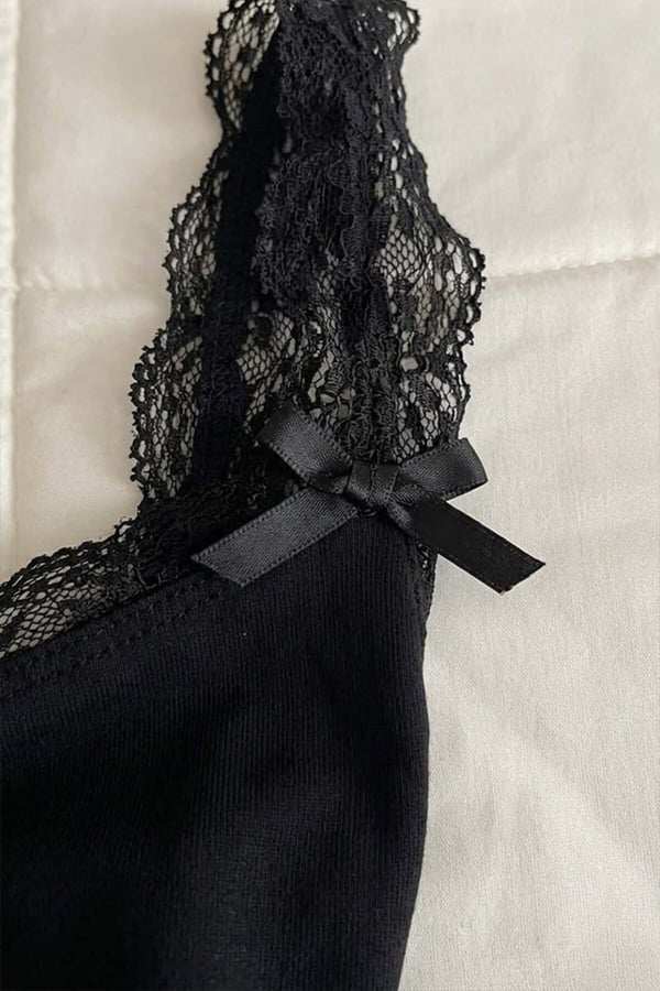 Coquette Style Dantel Detaylı Mini Fiyonklu Askılı Body