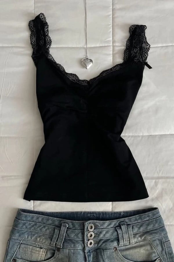 Coquette Style Dantel Detaylı Mini Fiyonklu Askılı Body