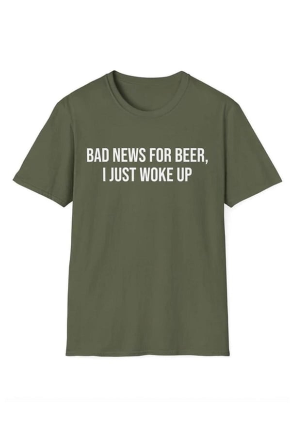 Yeşil ''Bad News For Beer, I Just Woke Up'' Baskılı Unisex T-Shirt