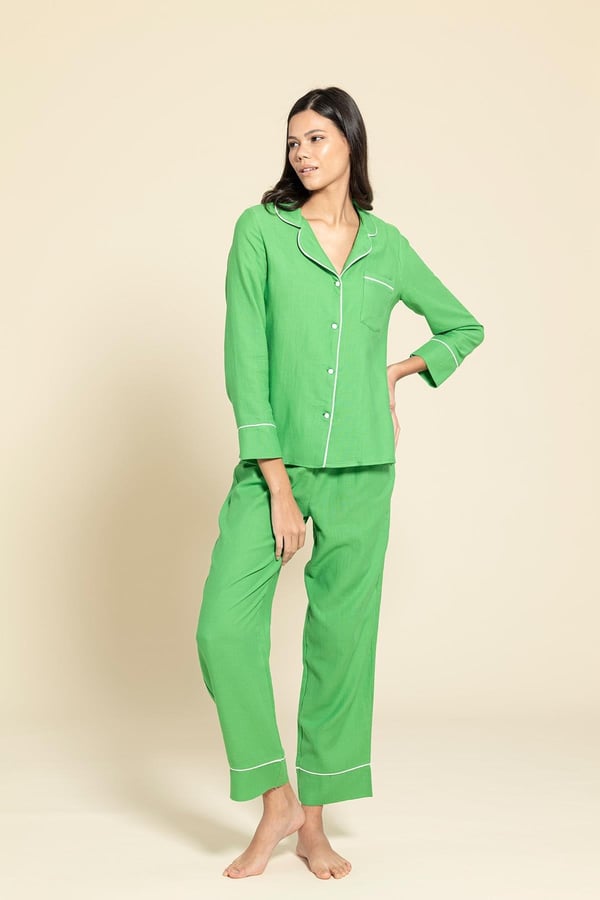 3lu-organik-beyaz-biyeli-yesil-pijama--4c1e25.jpg