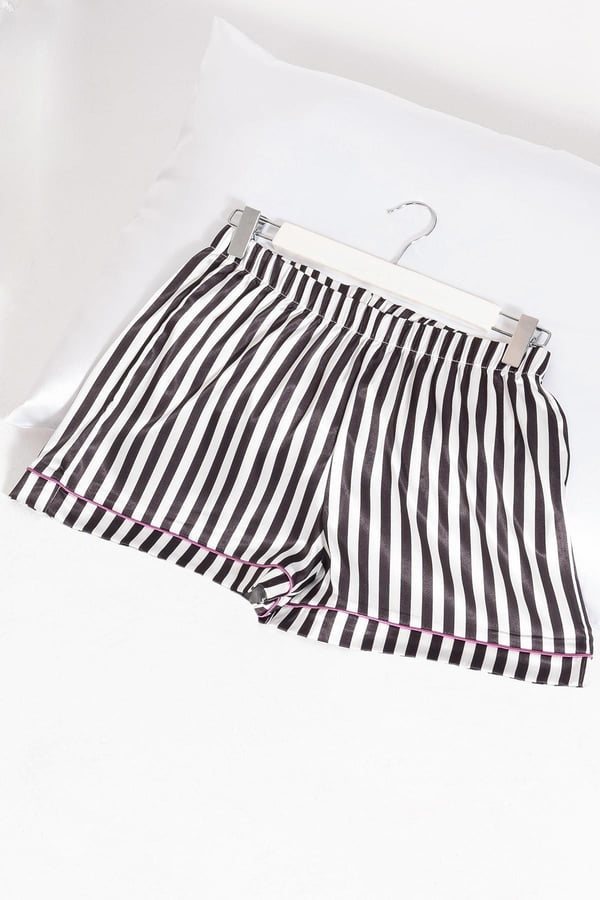 5li-siyah-beyaz-cizgili-saten-pijama-s-1dd355.jpg