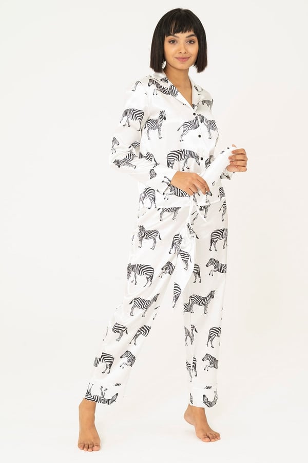 7li-zebra-desenli-beyaz-saten-pijama-t-b9-b6b.jpg