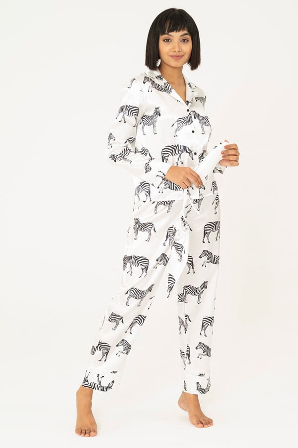 7li-zebra-desenli-beyaz-saten-pijama-t-e-4db8.jpg