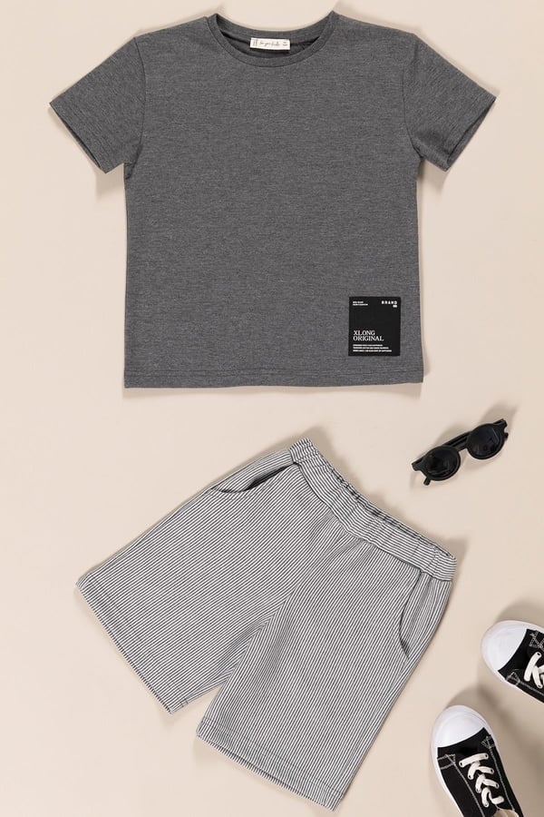 genis-etiket-detayli-erkek-cocuk-t-shi-a76602.jpg