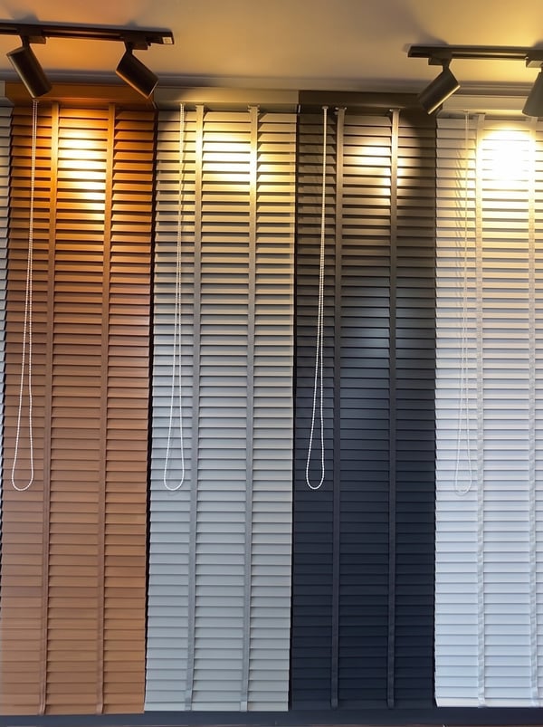 Ahşap Jaluzi Perdeler Gri - 50mm Modern Ahşap Jaluzi Perde - Ev ve Ofis İçin %100 Doğal Ihlamur Ağacı SJ-504 