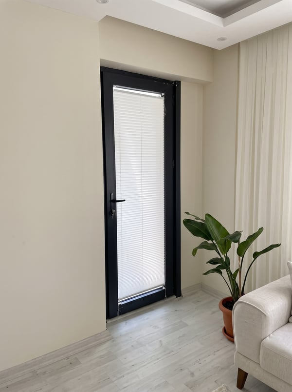 Perla Serisi Plise Perde  Perla Serisi Özel Ölçü Beyaz Plise Perde - Cam Balkon ve Pencere Uyumlu