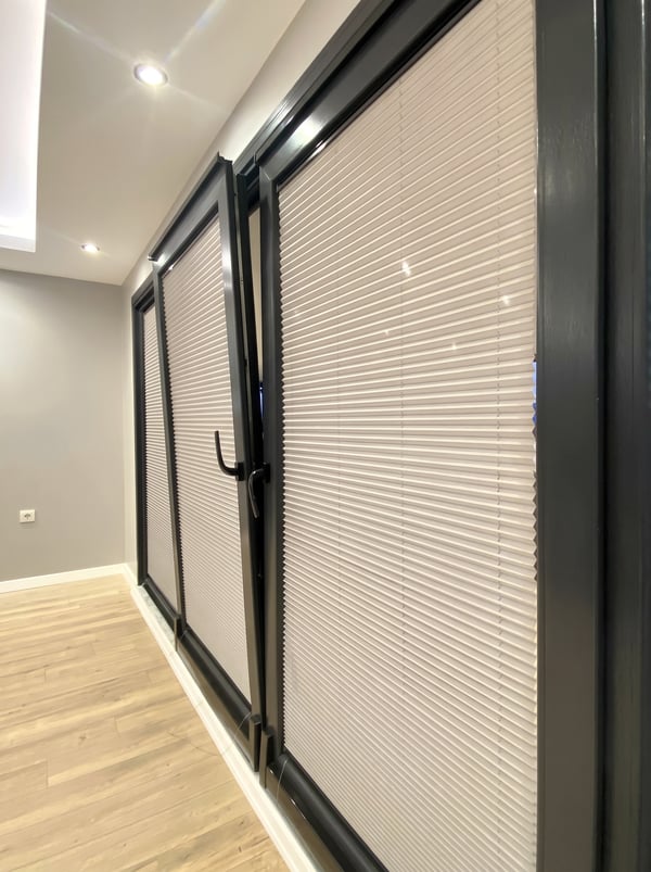 Perla Serisi Plise Perde Perla Serisi Özel Ölçü Gri Plise Perde - Cam Balkon ve Pencere Uyumlu