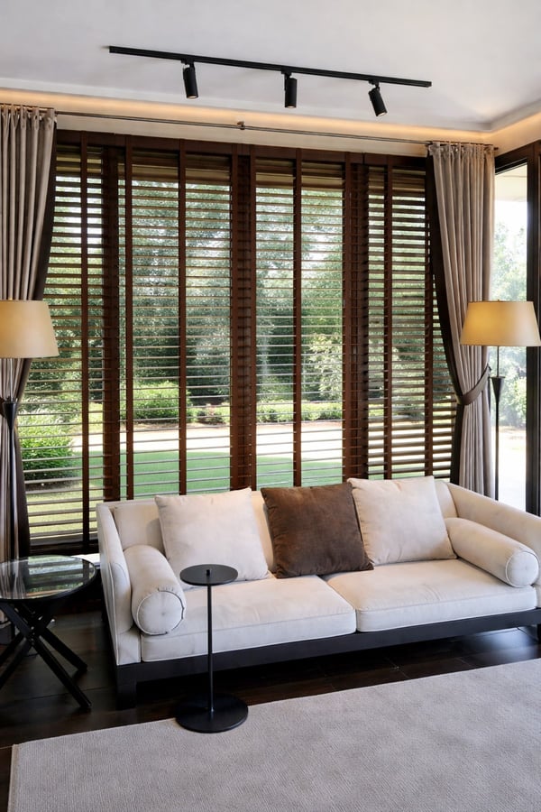 Stor Perde Ceviz 50mm %100 Gerçek Ahşap Jaluzi Perde Redüktörlü Zincir Mekanizmalı Ofis/Ev Tüm Mekanlar