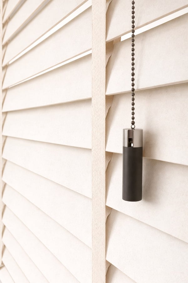 Stor Perde Kırık Beyaz 50mm %100 Gerçek Ahşap Jaluzi Perde Redüktörlü Zincir Mekanizmalı Ofis/Ev Tüm Mekanlar