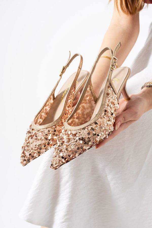 ARIYA Kadın Bej Sivri Burun Slingback Pul Payet Detaylı İnce Topuklu Ayakkabı