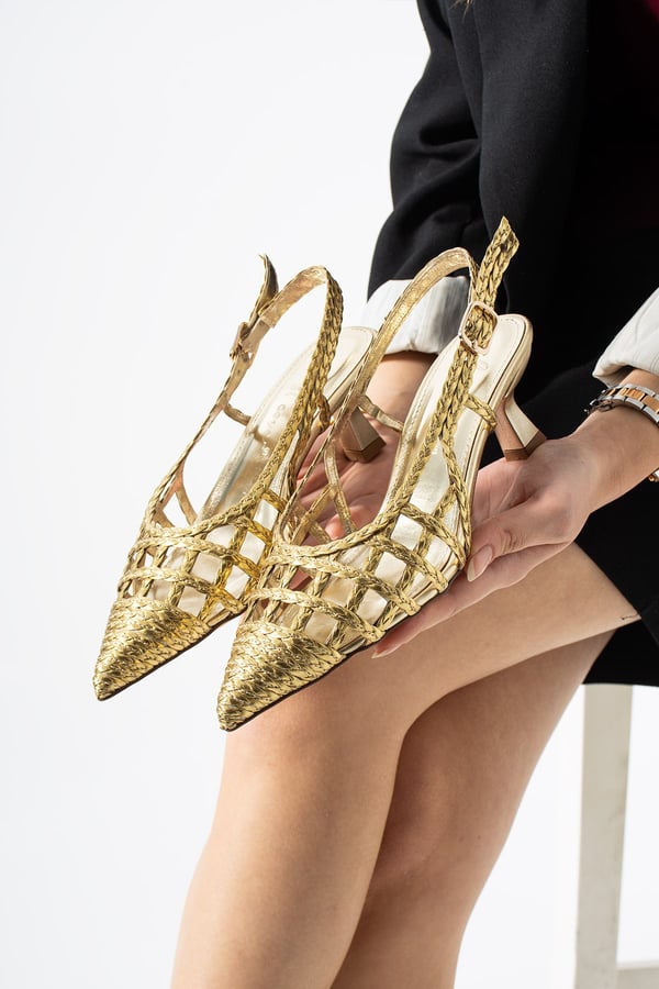 ARVIA Kadın Gold Sivri Burun Slingback Örgü Detaylı İnce Topuklu Ayakkabı