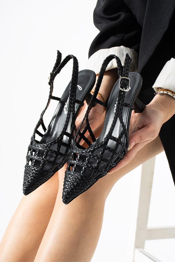 ARVIA Kadın Siyah Sivri Burun Slingback Örgü Detaylı İnce Topuklu Ayakkabı