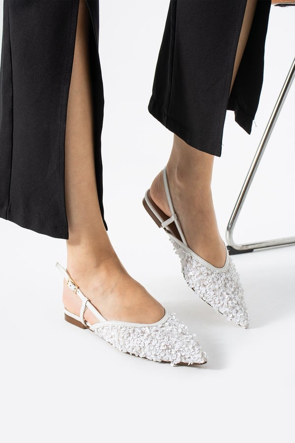LERINA Kadın Beyaz Sivri Burun Slingback Pul Payet Detaylı Düz Taban Babet Ayakkabı