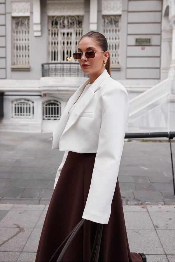 Kadın Beyaz Vatka Detaylı  Crop Blazer Ceket