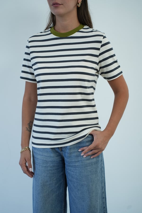 Kadın Çizgili Haki Yaka Detaylı Basic T-Shirt