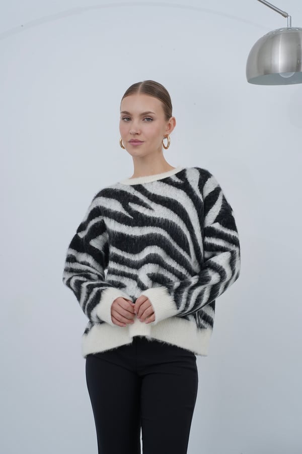 Kadın Ekru Zebra Desenli Kazak