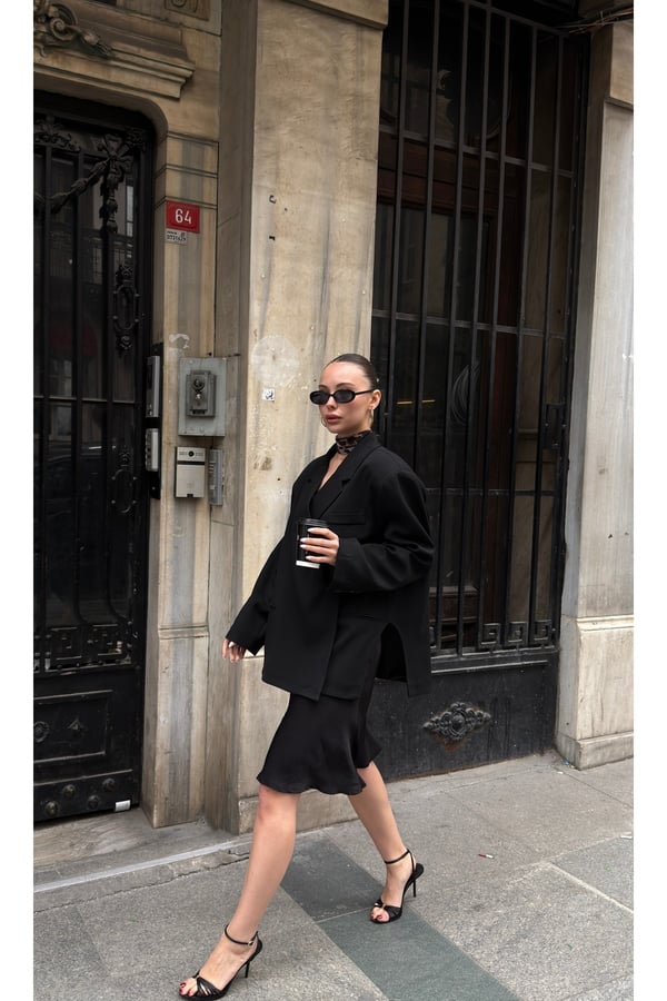 Kadın Siyah Derin Yırtmaç Detaylı Oversize Blazer Ceket