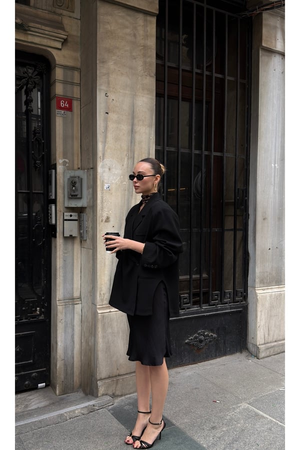 Kadın Siyah Derin Yırtmaç Detaylı Oversize Blazer Ceket
