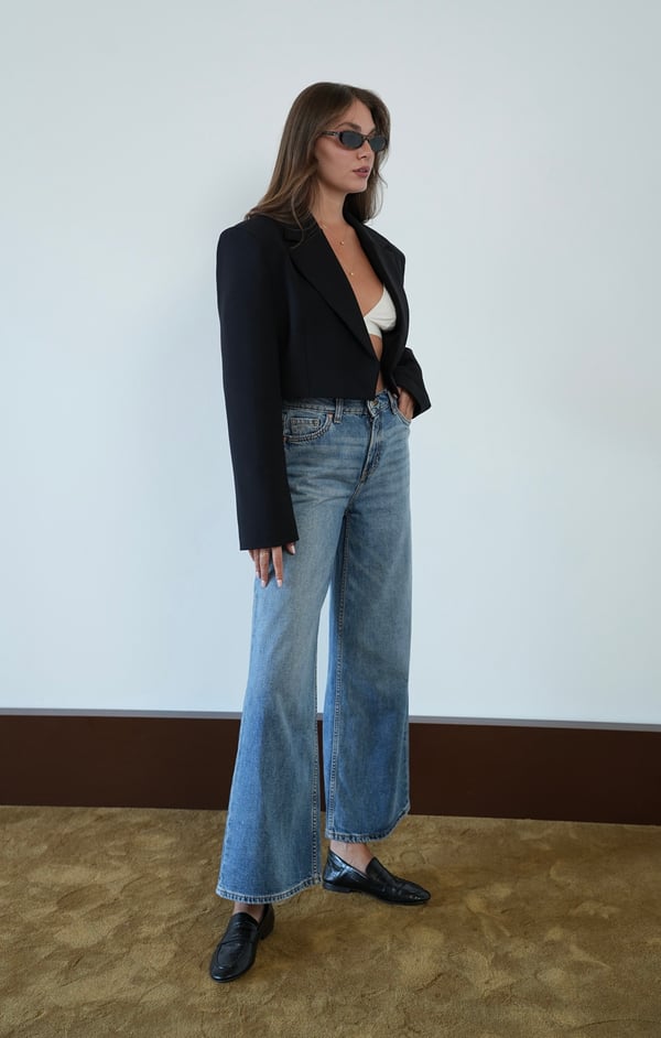 Kadın Siyah Vatka Detaylı  Crop Blazer Ceket
