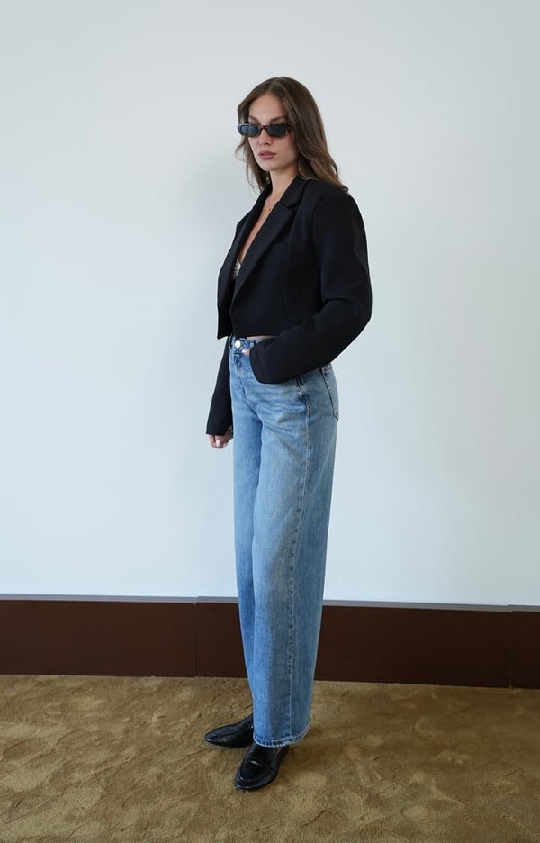Kadın Siyah Vatka Detaylı  Crop Blazer Ceket