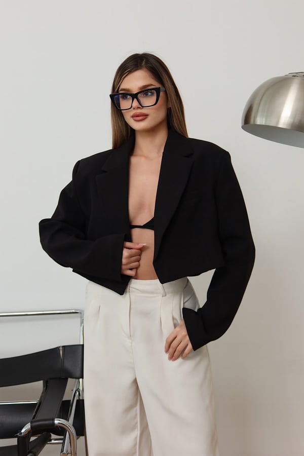 Kadın Siyah Vatka Detaylı  Crop Blazer Ceket