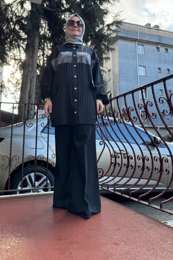 GHİSA GÖĞÜS HİZASI TAŞ DETAYLI PIRLANTA DÜĞMELİ DİKEY ÇİZGİLİ CEKET