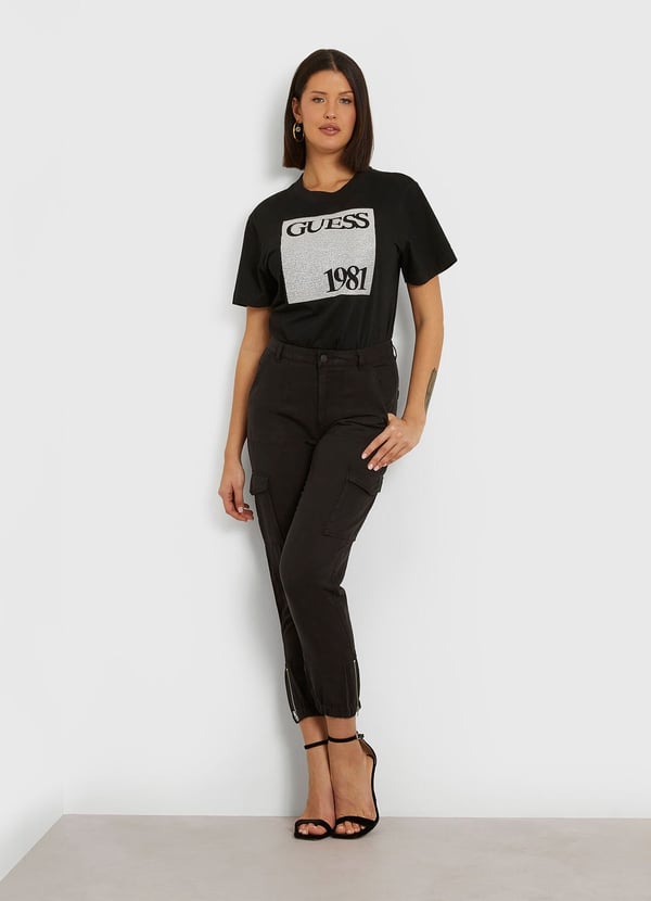 GUESS Önde logolu t-shirt