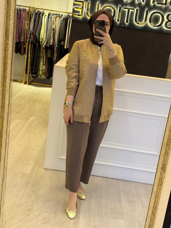 NUSS Payet İşlemeli Kabartma Kısa Kap
