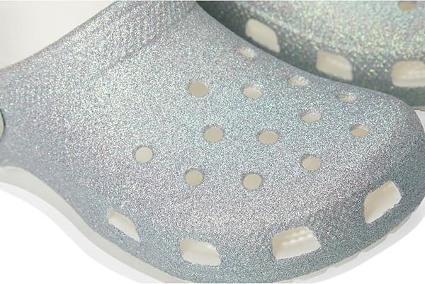 Crocs Classic Iridescent Glitter CgK Beyaz Kız Çocuk Terlik