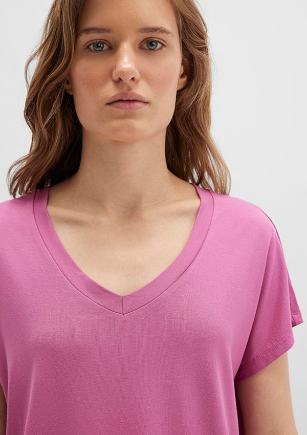 Mavi BASiC V YAKA PENYE MenekSe Pembesi Pembe Kadın T-Shirt