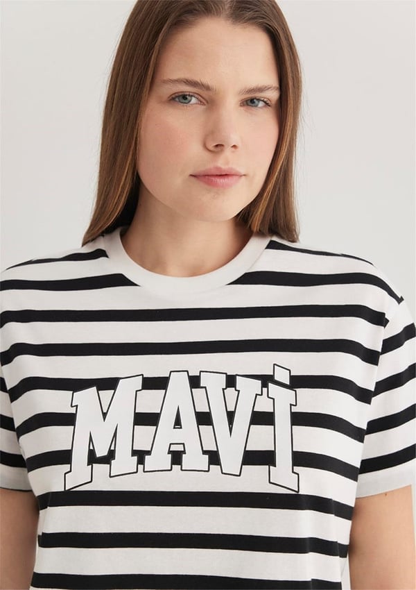 Mavi KISA KOLLU LOGO PENYE  Siyah Beyaz Çizgi Siyah Kadın T-Shirt