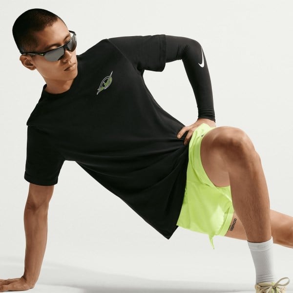 Nike M NK DF TEE STD STRIDE PRNT PK Siyah Erkek T-Shirt