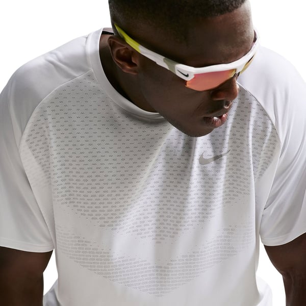 Nike M NK DFADV STRIDE SS TOP Beyaz Erkek T-Shirt
