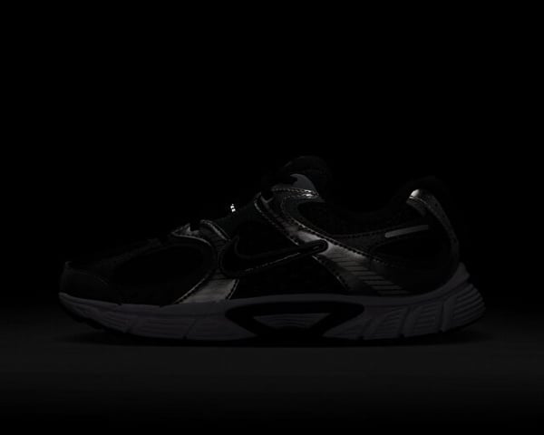 Nike Nike V5 RNR (Gs) Siyah Erkek Çocuk Günlük Spor Ayakkabı