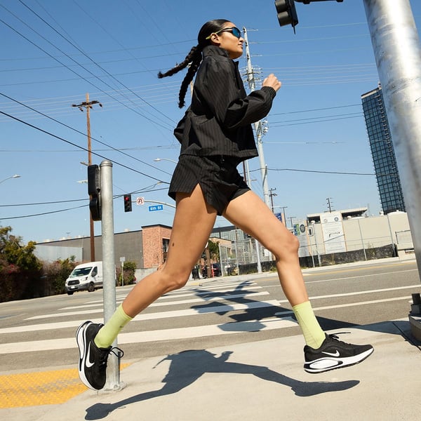 Nike W NIKE JOURNEY RUN Siyah Kadın Koşu Ayakkabısı
