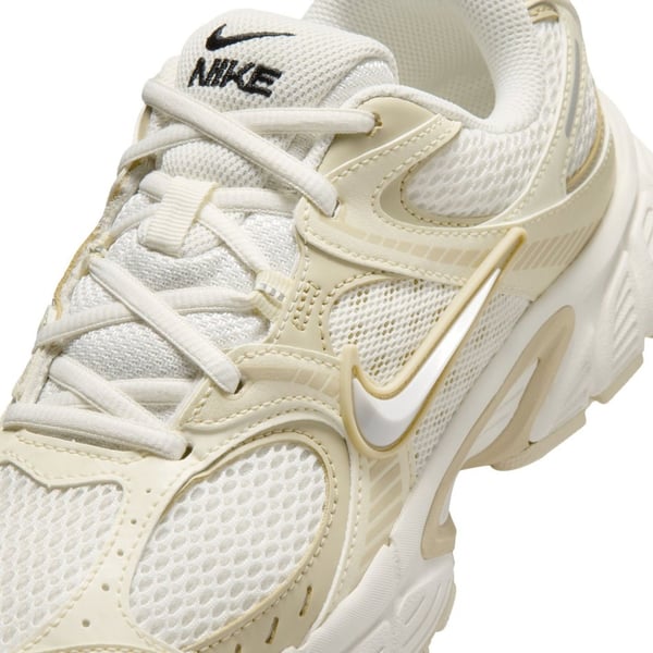 Nike W NIKE V5 RNR SE Beyaz Kadın Günlük Spor Ayakkabı