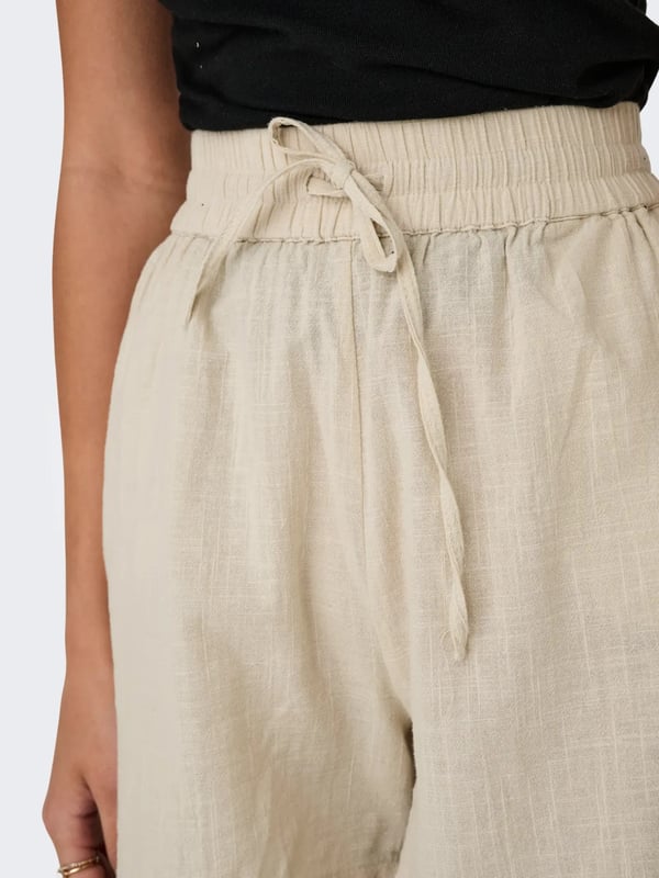 Only ONLTIZANA STRING COTTON SHORTS WVN NOOS Bej Kadın Şort
