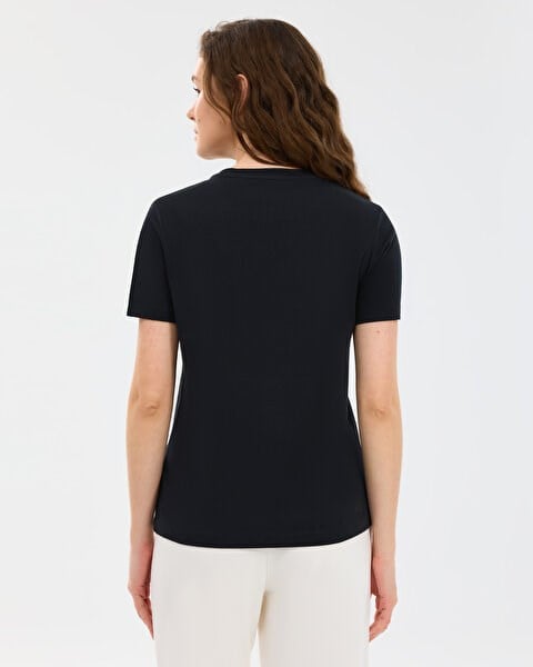 Skechers W Essential Crewneck T-Shirt Siyah Kadın T-Shirt