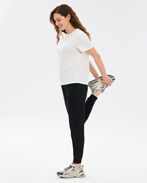 Skechers W Essential Crewneck T-Shirt Beyaz Kadın T-Shirt