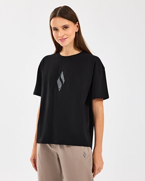 Skechers W Graphic Tee Loose Fit T-Shirt Siyah Kadın T-Shirt
