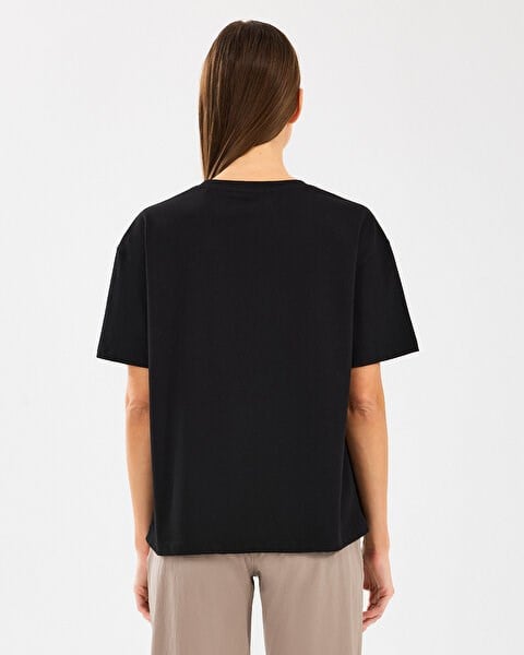 Skechers W Graphic Tee Loose Fit T-Shirt Siyah Kadın T-Shirt